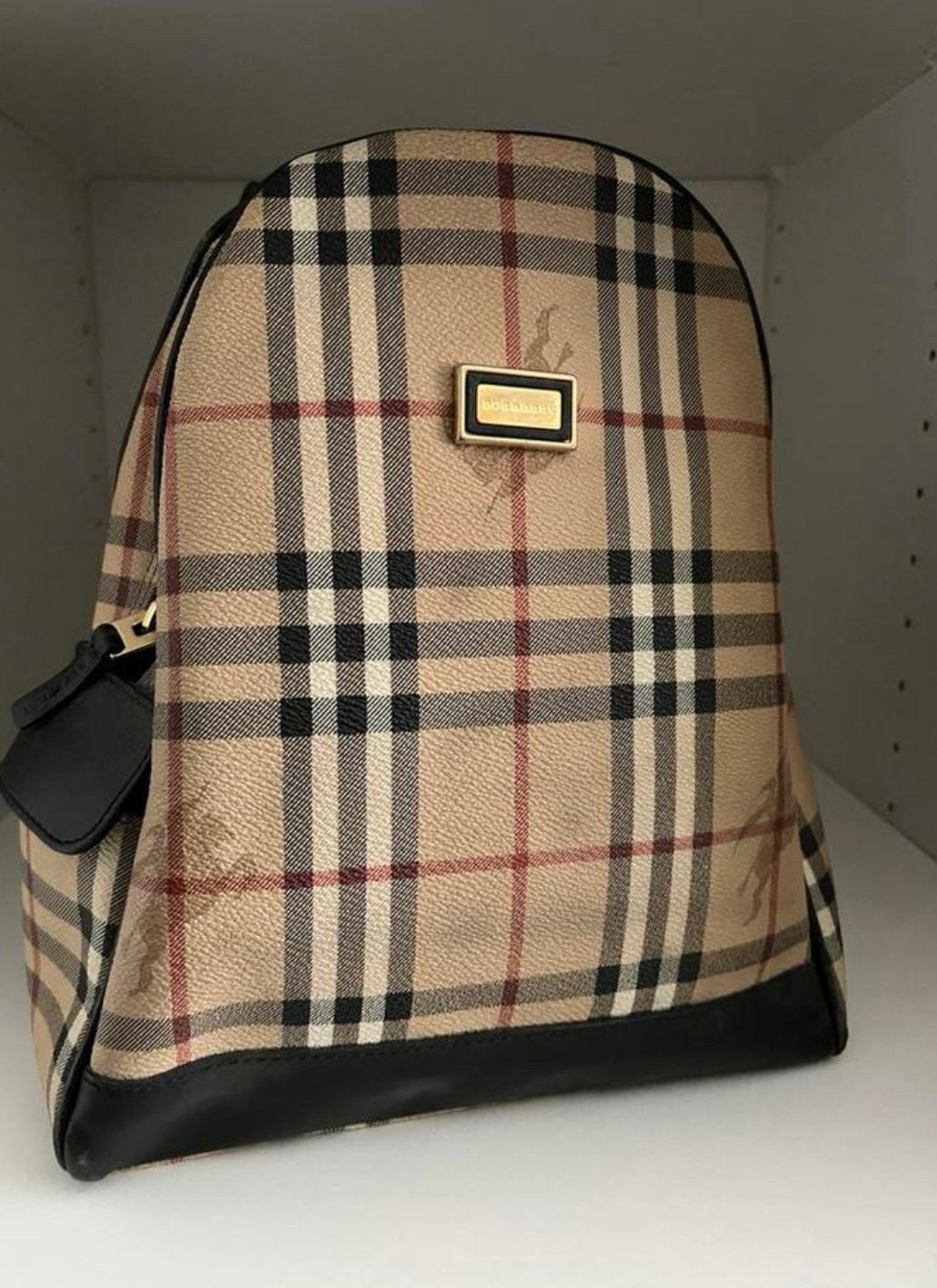 BURBERRY Rugtas - 100% Origineel - Nw.pr. 499.- euro, Sieraden, Tassen en Uiterlijk, Tassen | Rugtassen, Overige merken, 25 tot 40 cm