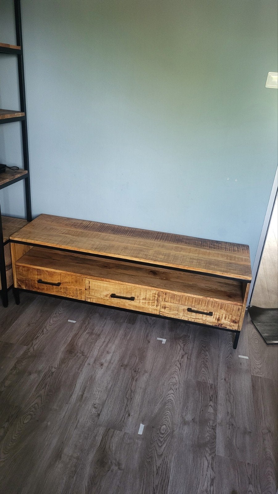 Mango houte tv kast 148cm breed, Huis en Inrichting, Kasten | Televisiemeubels, Ophalen, Zo goed als nieuw, 25 tot 50 cm, Minder dan 100 cm