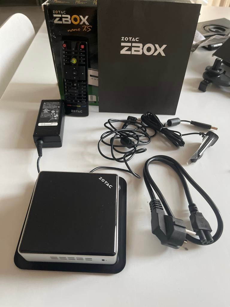 Zotac ZBOX nano XS mini computer, Ophalen of Verzenden, Zo goed als nieuw, Met monitor, Minder dan 2 Ghz