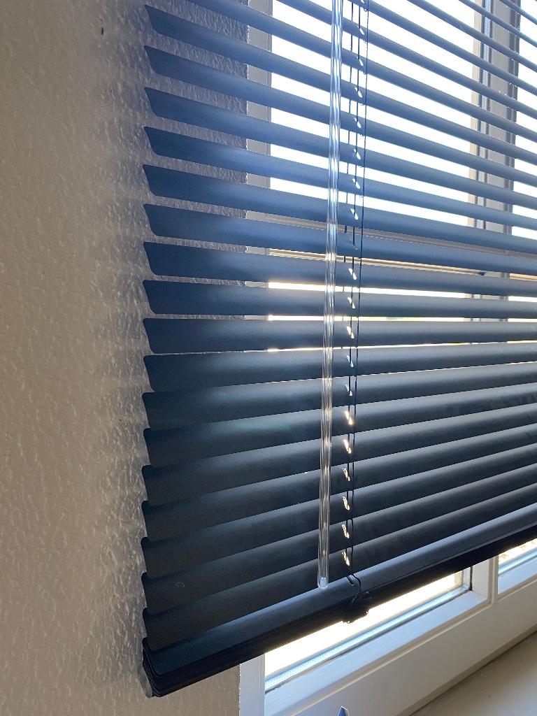 Luxaflex, Ophalen, 100 tot 150 cm, Zwart, Zo goed als nieuw
