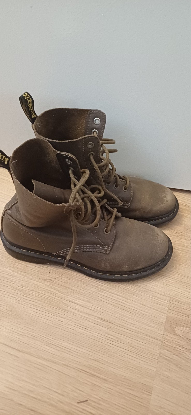 Olijfgroene Dr. Martens Pascal maat 40, Lage of Enkellaarzen, Ophalen of Verzenden, Dr. Martens, Gedragen