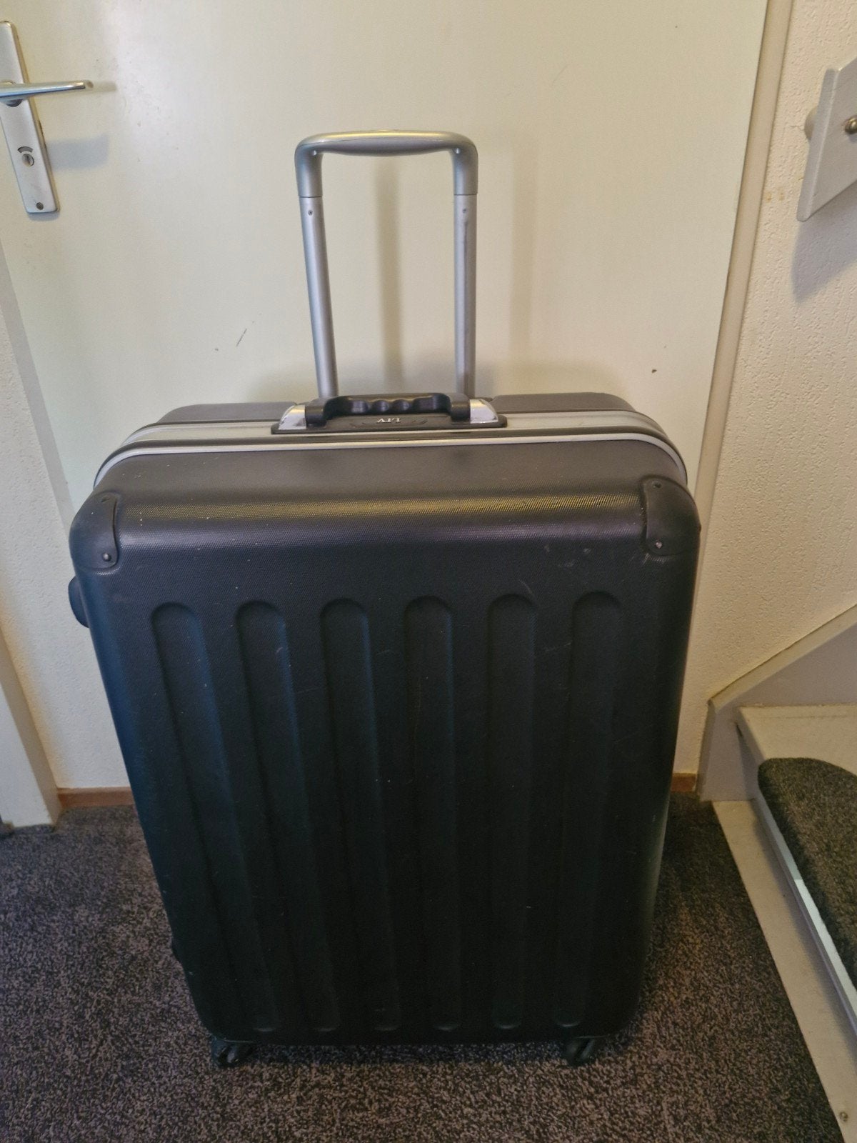 Grote Liv Hardshell Koffer - 75x55x33 CM, Sieraden, Tassen en Uiterlijk, Tassen | Reistassen en Weekendtassen, Gebruikt, Zwart