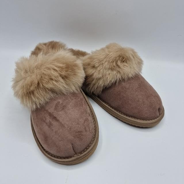Warme schapenwol pantoffels - Maat 37 (2 paar beschikbaar), Kleding | Dames, Bruin, Nieuw, Ophalen of Verzenden, Pantoffels of Sloffen