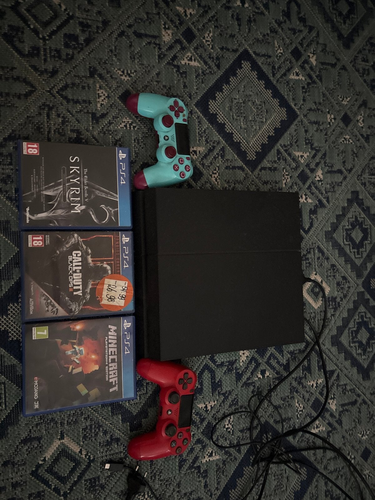PlayStation 4 500GB met 2 controllers en 5 spellen, Avontuur en Actie, Gebruikt, Vanaf 18 jaar, 2 spelers