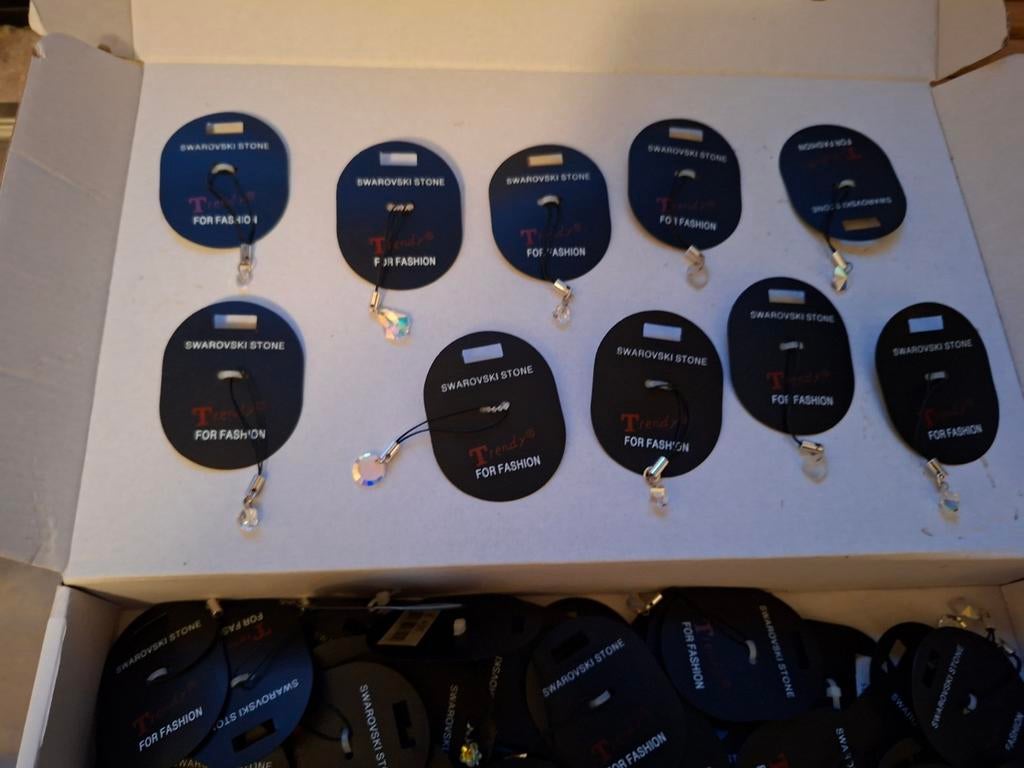 Partij nieuwe swarovsky telefoon/ tas hangers, Ophalen