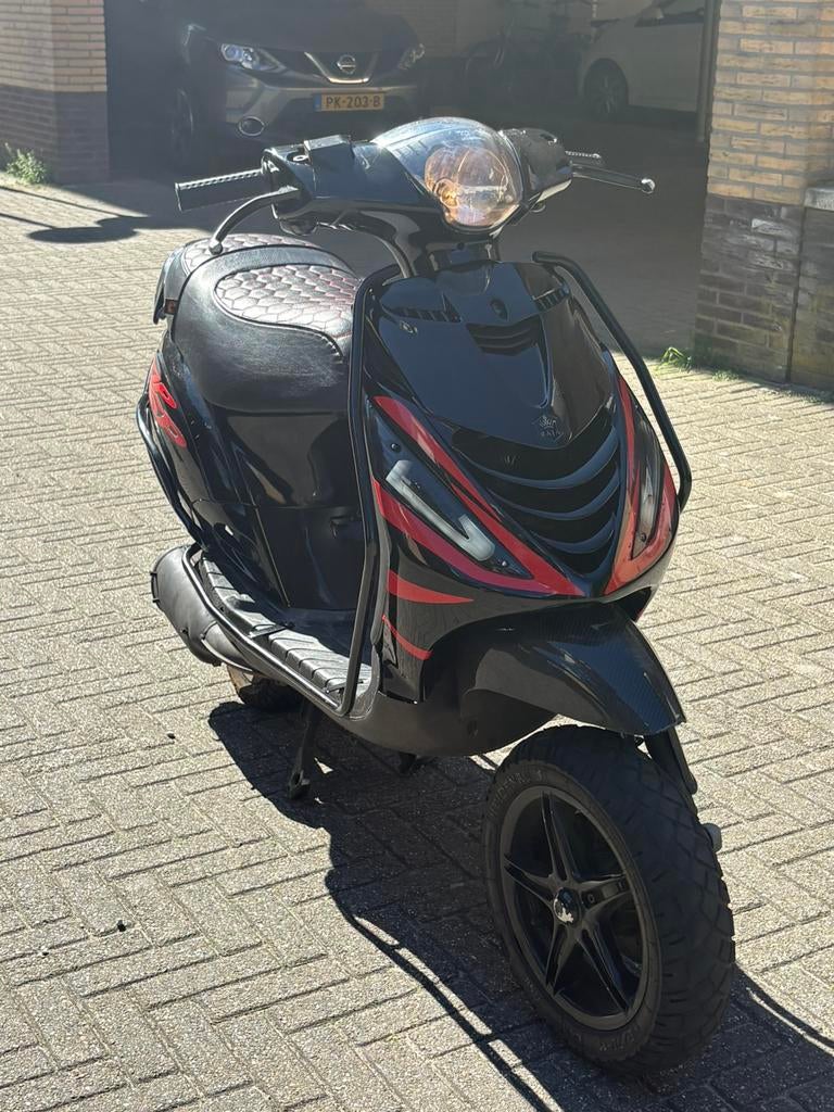 Zip 125 Swingarm, Fietsen en Brommers, Scooters | Piaggio, Ophalen, Zo goed als nieuw, Benzine, Zip