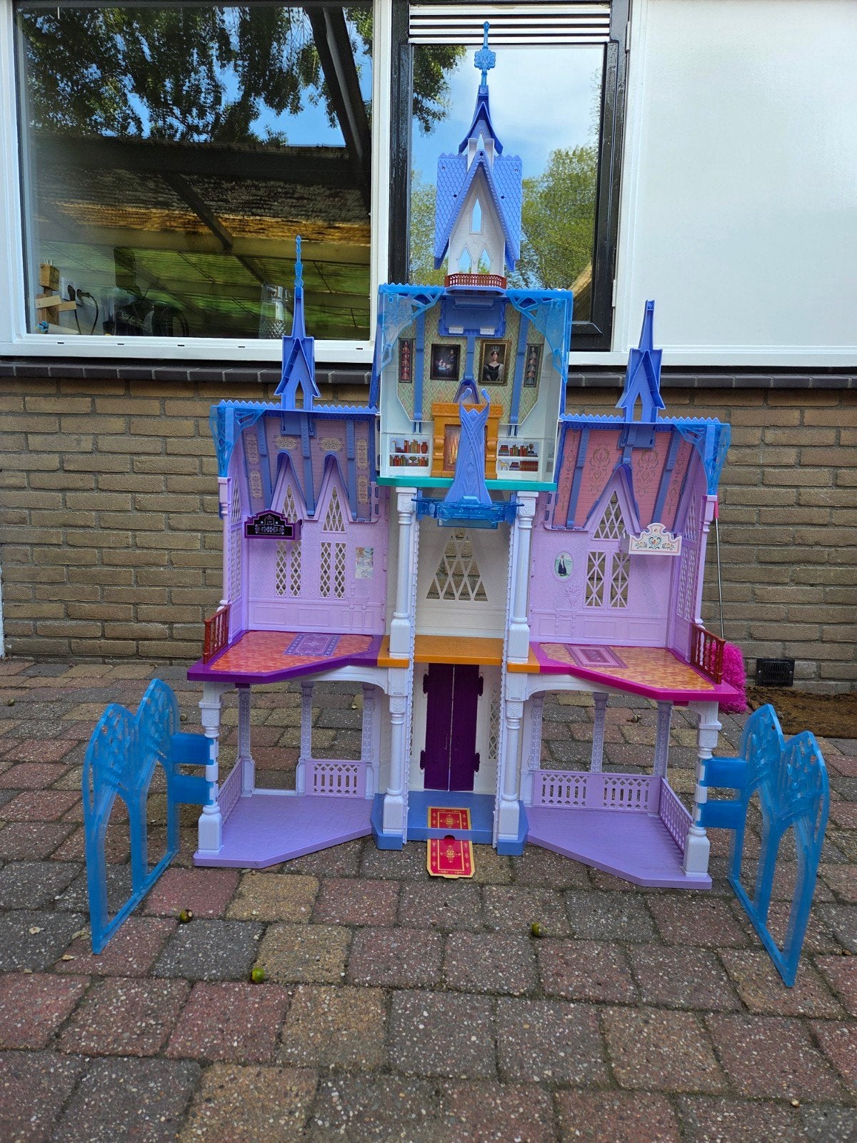Frozen poppenhuis, Ophalen, Poppenhuis