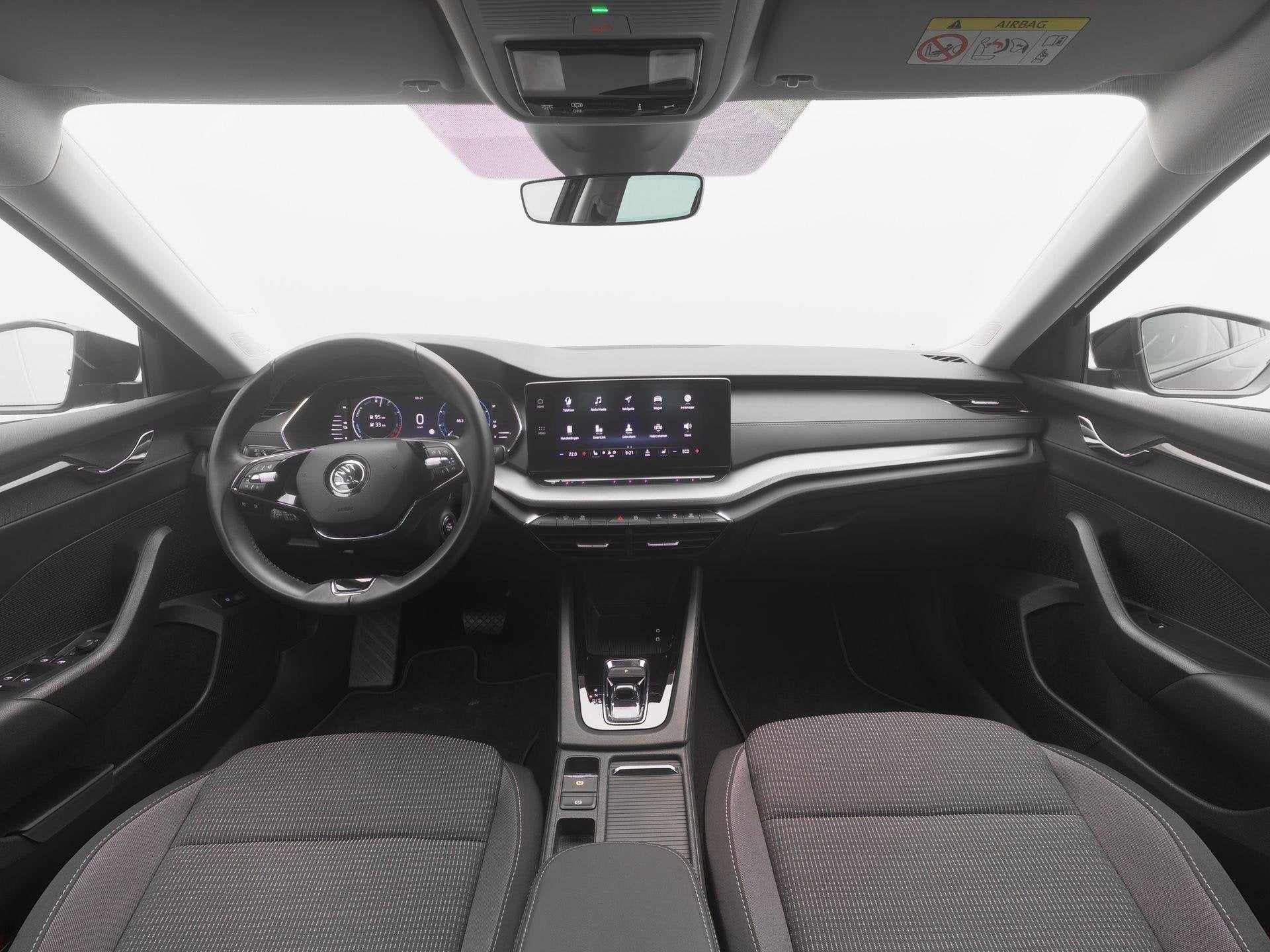 Skoda Octavia Combi 1.4 TSI iV PHEV Business Edition | Trekh, Auto's, Stof, Gebruikt, Euro 6, Zwart