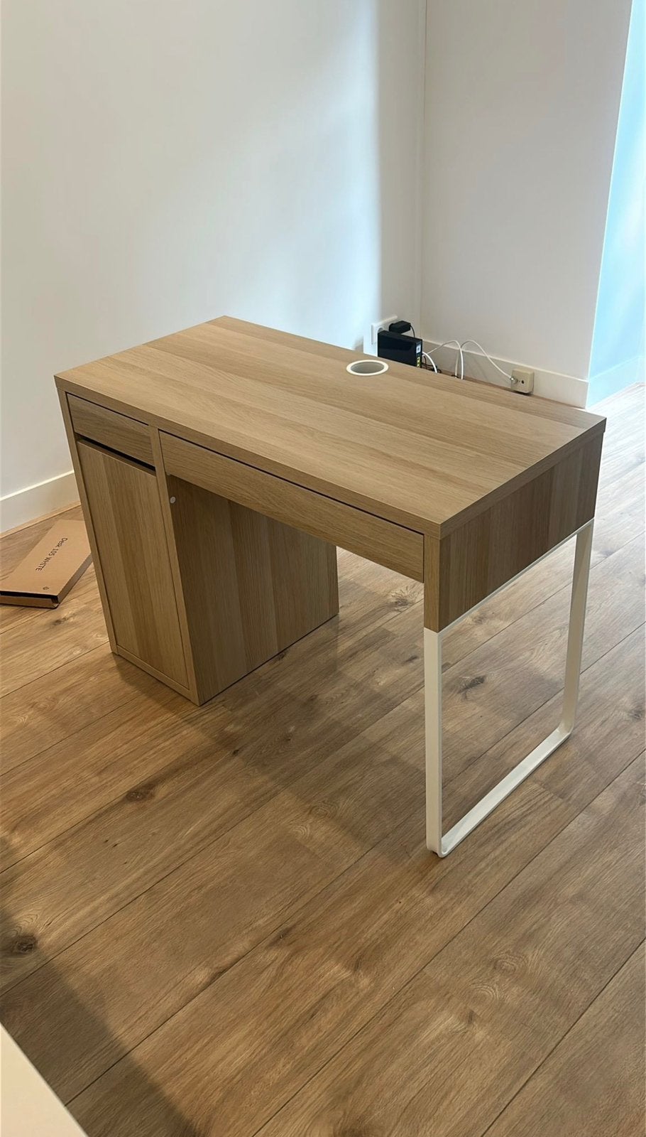 IKEA MICKE bureau 105x50 cm wit eikeneffect, Ophalen, Zo goed als nieuw, IKEA, Beige