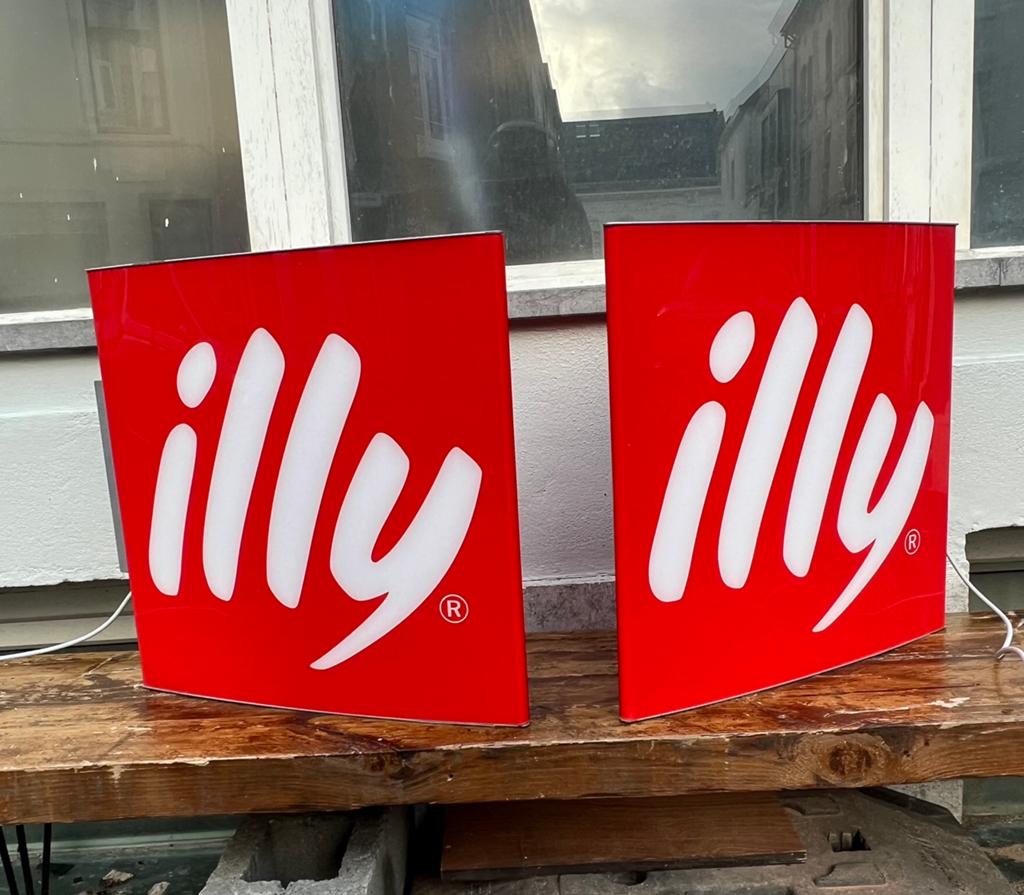 Twee Illy Licht Reclame. Hele goede staat!, Huis en Inrichting, Lampen | Overige, Ophalen, Zo goed als nieuw, Illy Licht reclame