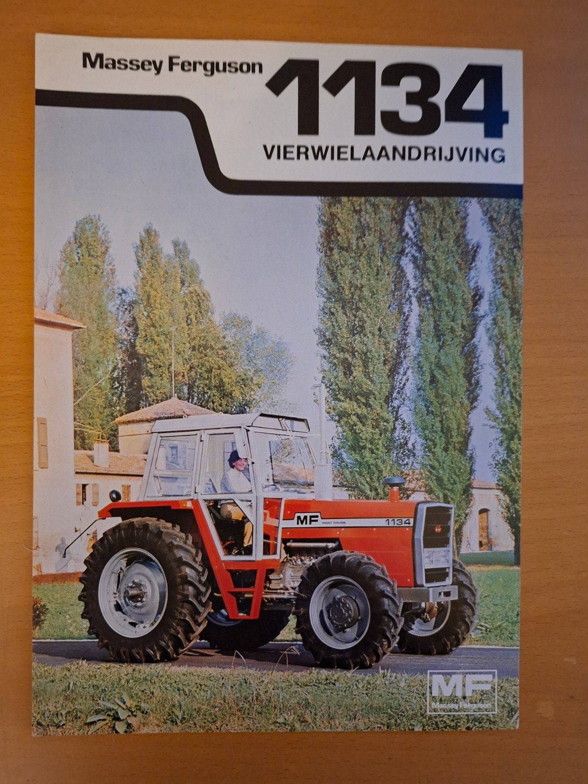Folder Massey Ferguson MF 1134 vierwielaandrijving, Ophalen of Verzenden, Gelezen, Tractor en Landbouw