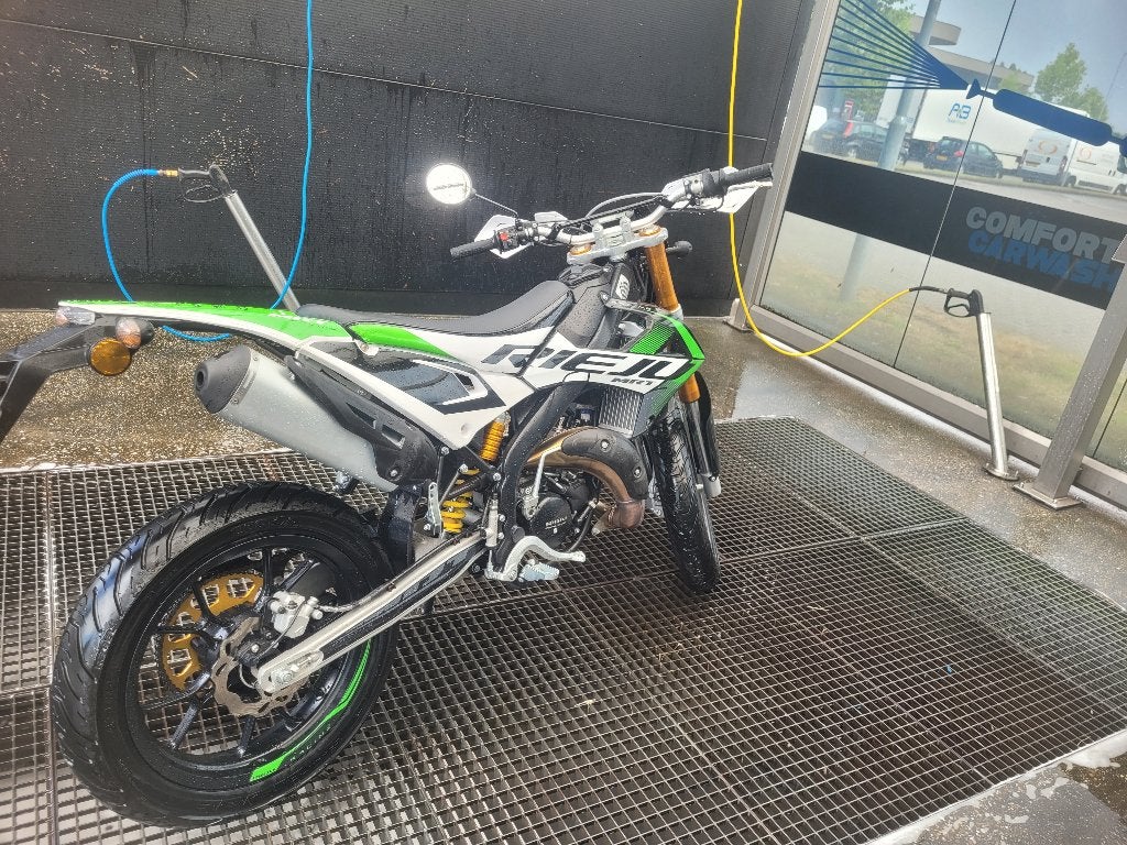 Rieju schakelbrommer 50cc, Ophalen, 6 versnellingen, Maximaal 45 km/u, Zo goed als nieuw