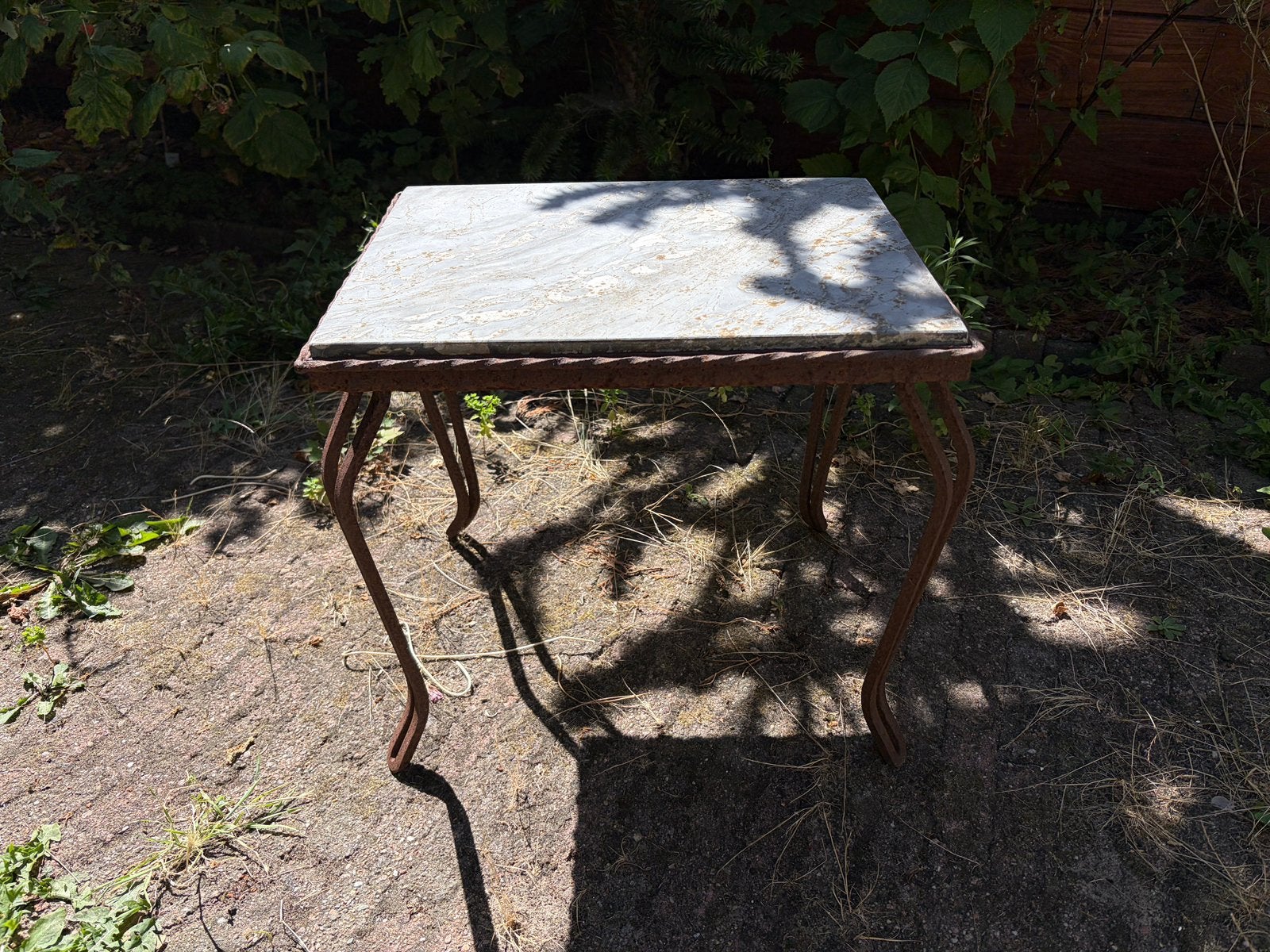 Brocante tafeltje stenen blad, Antiek en Kunst, Ophalen
