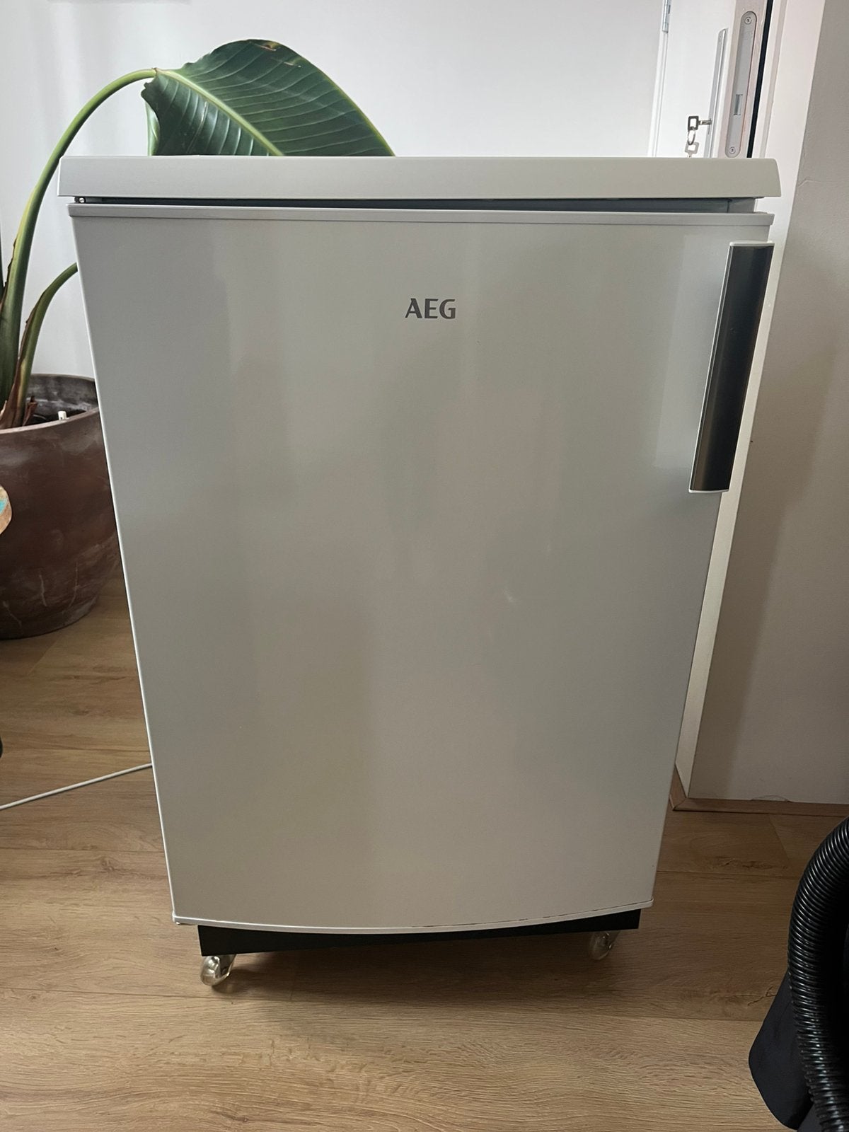 AEG koelkast met vriesvak tafelmodel wit, Witgoed en Apparatuur, Koelkasten en IJskasten, 85 tot 120 cm, Gebruikt, 100 tot 150 liter
