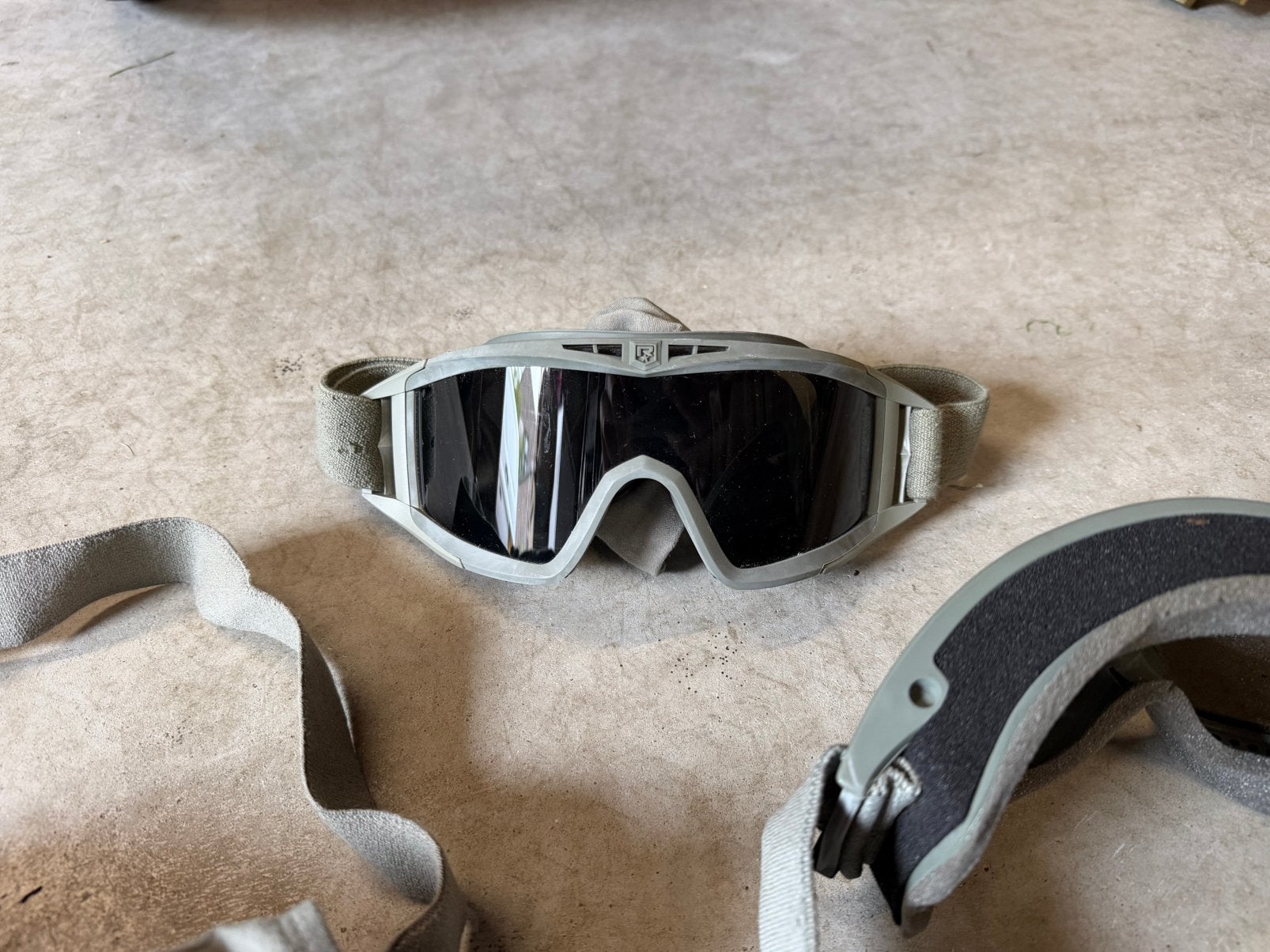 Partij 72x Revision Military Desert Locust goggles - airsoft, Verzenden, Zo goed als nieuw