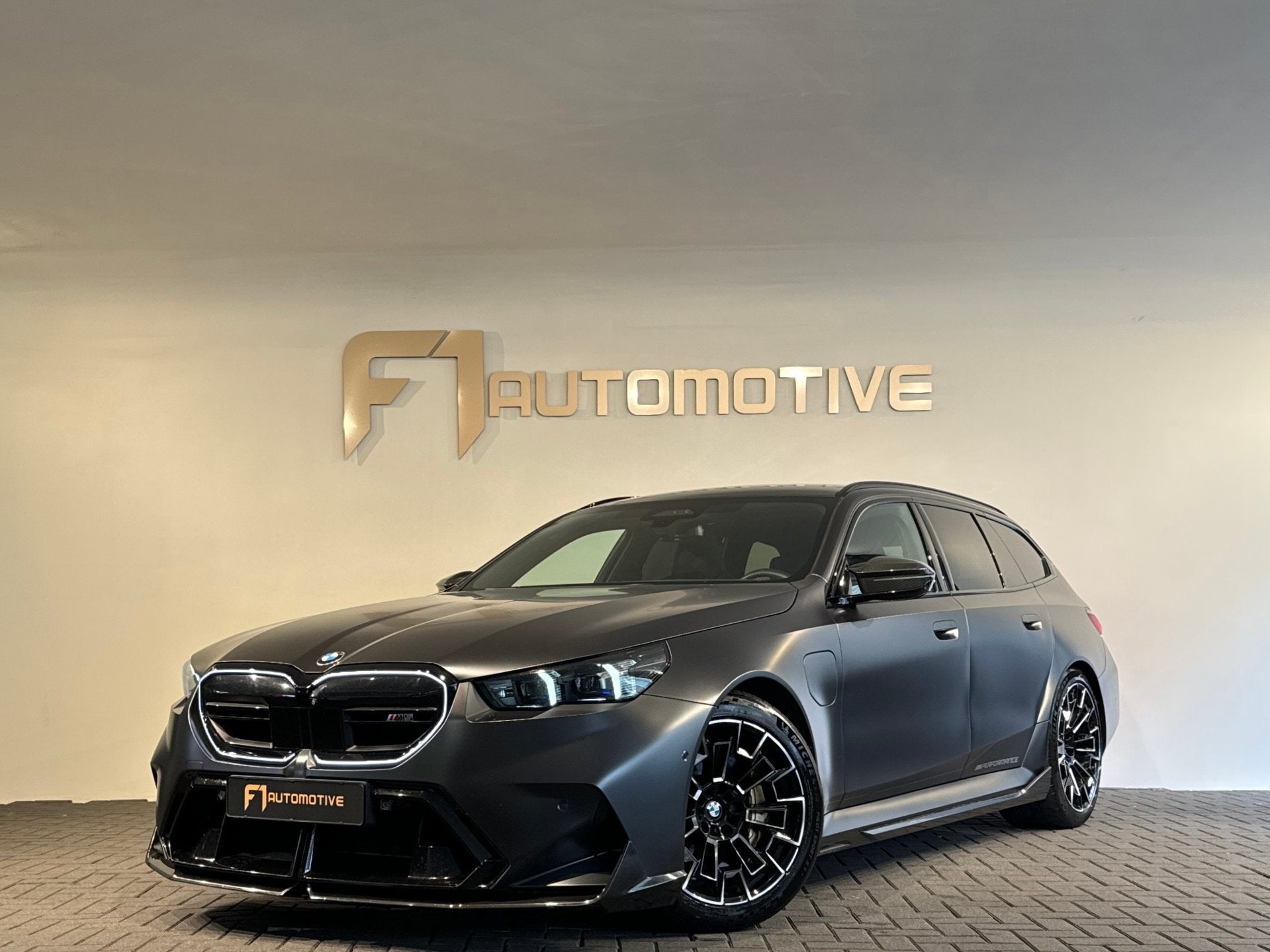BMW 5-serie Touring M5 BTW|Pano|Keramisch|Carbon|B&W|M Drive, 21 km/l, 728 pk, Zwart, Adaptive Cruise Control