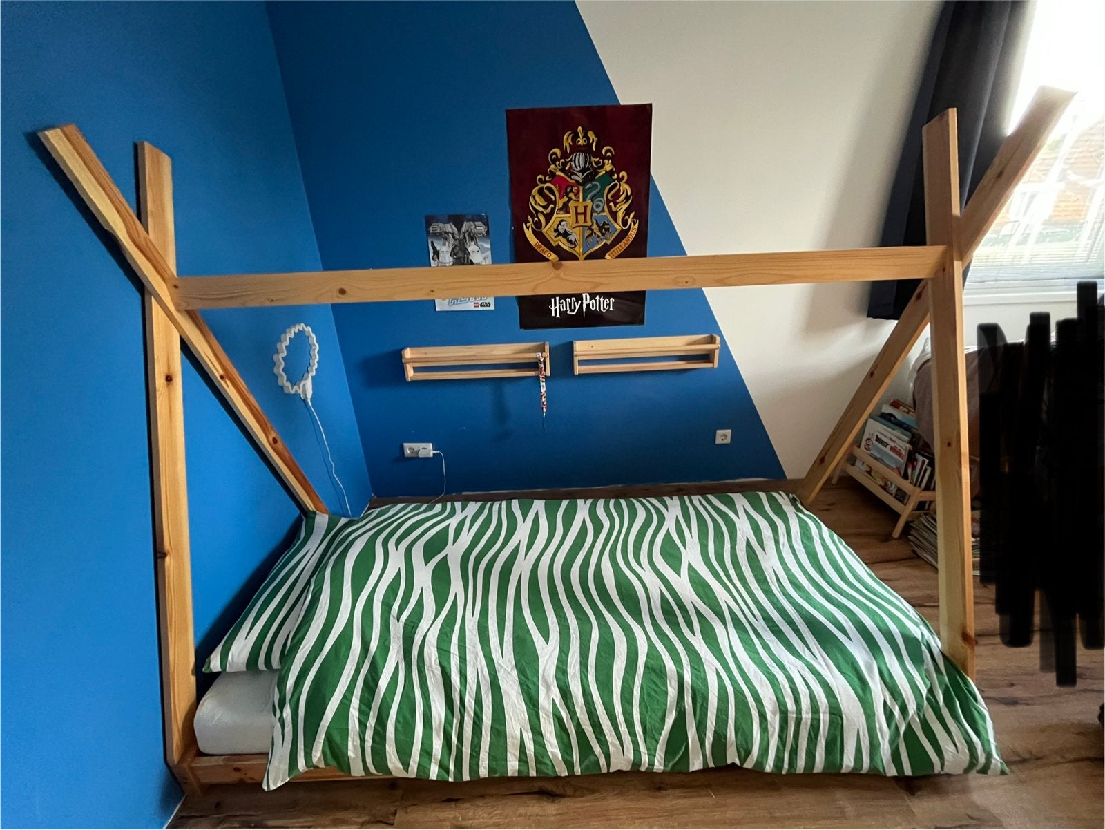 Tipi bed 90x200cm - Houten kinderbed, Ophalen, 85 tot 100 cm, Zo goed als nieuw, Lattenbodem