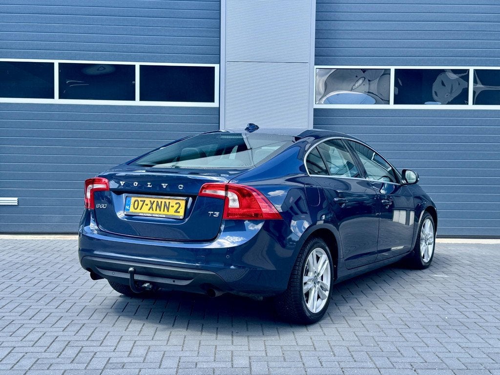 Volvo S60 1.6 T3 Momentum NAP/ Navi/ Cruise/ Climate/ Zeer g, Voorwielaandrijving, Stof, Gebruikt, Zwart