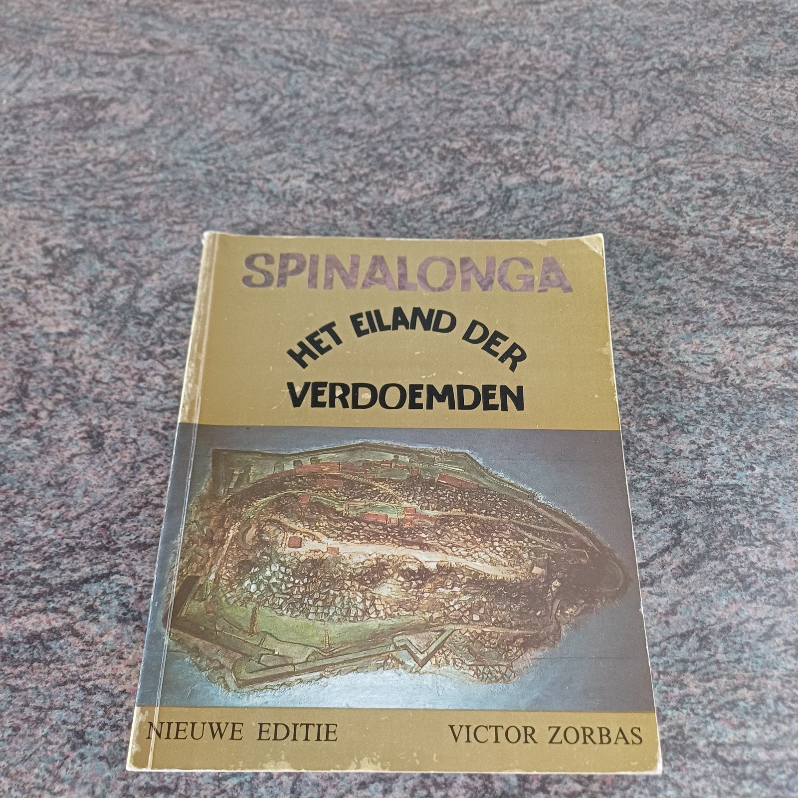 Spinalonga,  het eiland der verdoemden,  Victor Zorbas., Boeken, Ophalen of Verzenden, Gelezen, Victor Zorbas, Overige gebieden