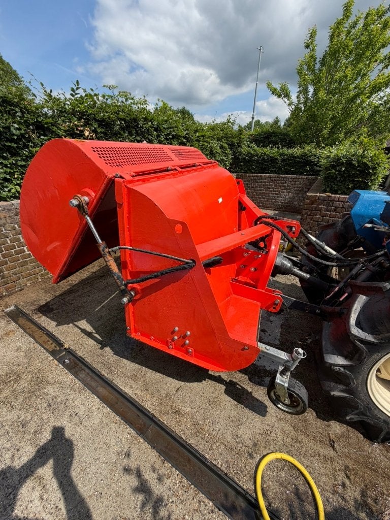 klepelmaaier met opvangbak, Ophalen, Weidebouw