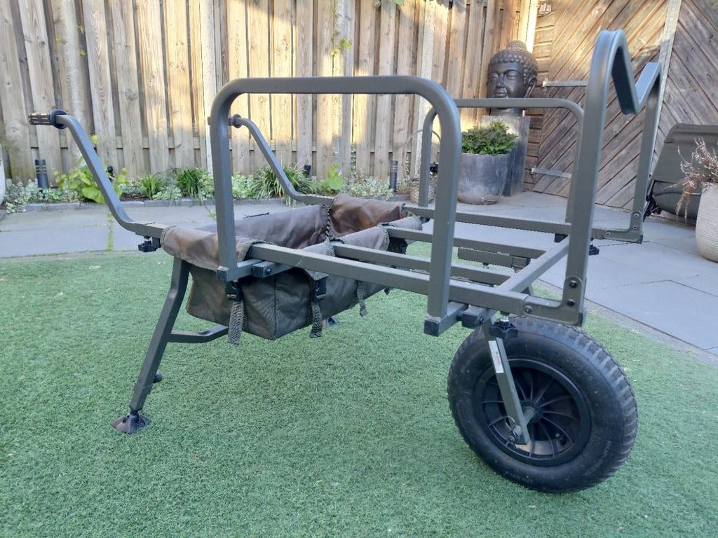 Nash Trax barrow incl. Nash Regenhoes twv €50,-, Ophalen, Zo goed als nieuw, Overige typen