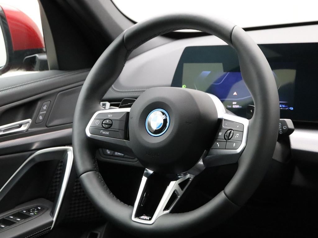 BMW X1 xDrive25e (bj 2025, automaat), Auto's, Overige brandstoffen, Bedrijf, 3 cilinders, Skiluik