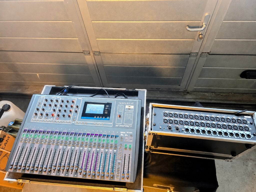 Soundcraft Si Impact + MSB32R + Flightcases, Ophalen, Zo goed als nieuw, 20 kanalen of meer, Microfooningang