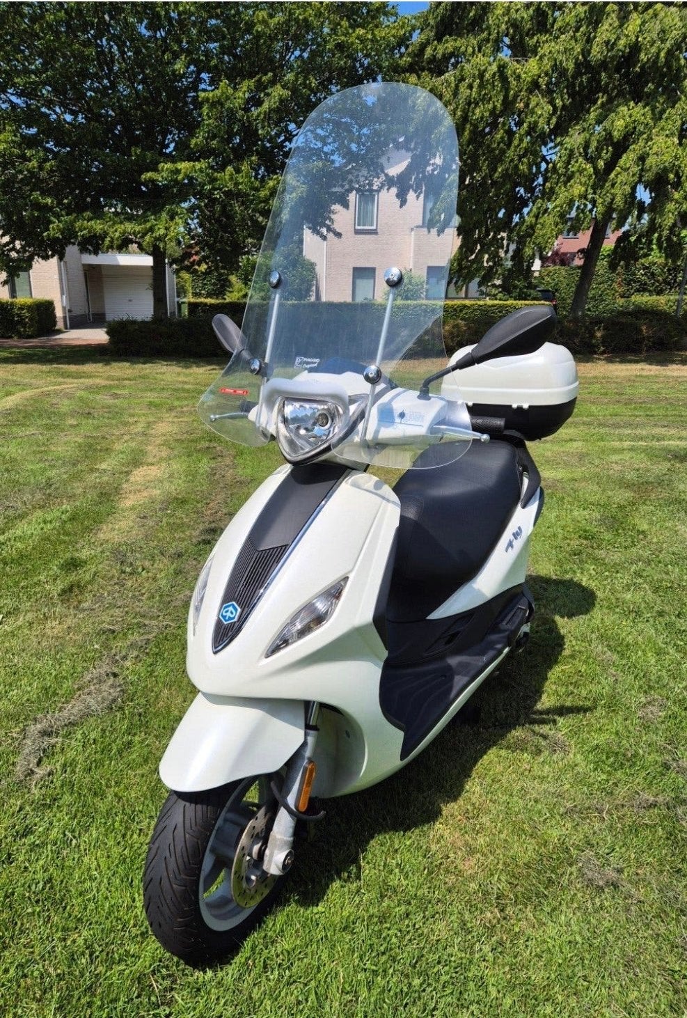 Nette Piaggio New Fly 50cc Snor, Fietsen en Brommers, Ophalen, Gebruikt, Piaggio