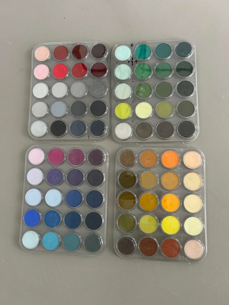 PanPastel set van 80 kleuren in handige trays, Hobby en Vrije tijd, Ophalen of Verzenden, Zo goed als nieuw, Potlood of Stift