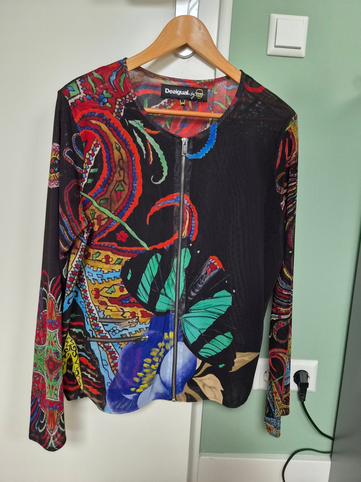 Kleurrijk jasje van het merk Desigual. Maat M., Zwart, Maat 42/44 (L), Ophalen of Verzenden, Zo goed als nieuw