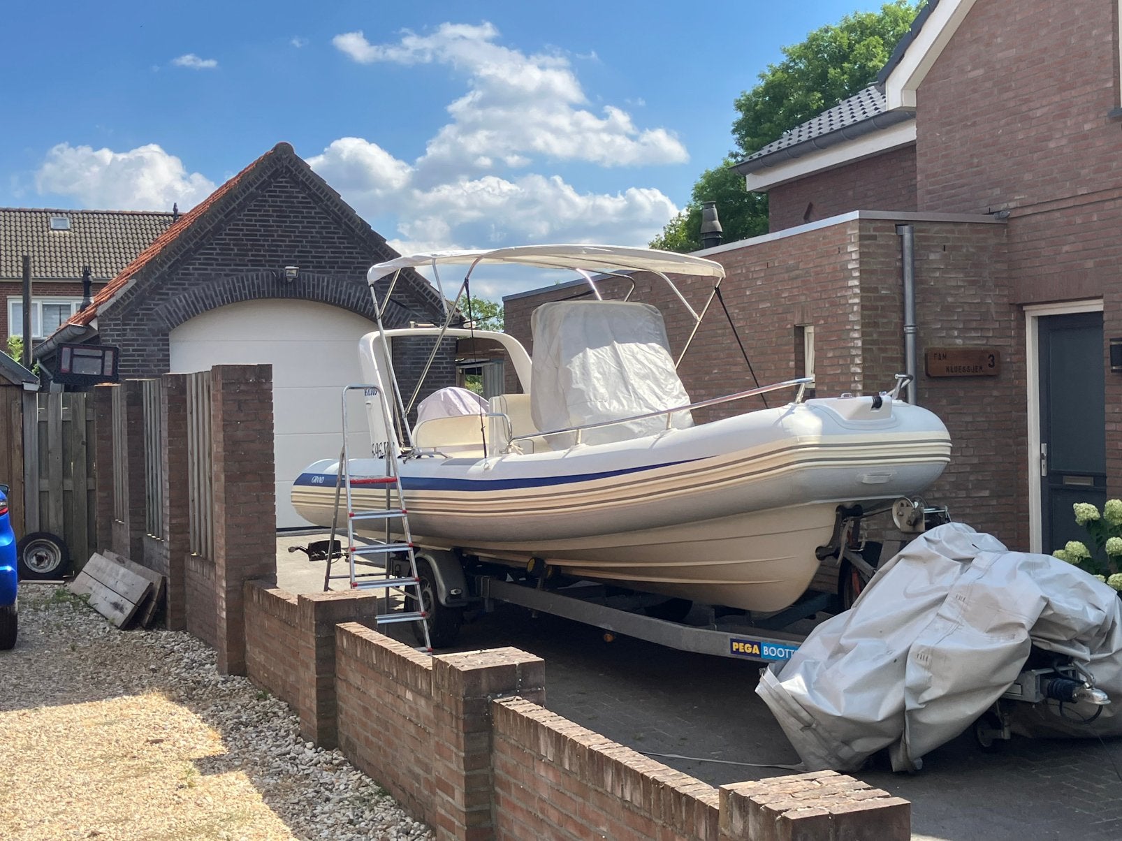 Grand 650 SL, Ophalen, Zo goed als nieuw, Kussens, Buitenboordmotor