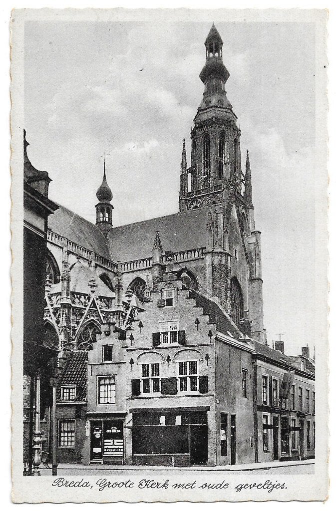 AK Breda - Groote Kerk met oude geveltjes, Ophalen of Verzenden, 1940 tot 1960, Ongelopen, Noord-Brabant
