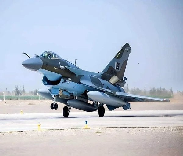 Hobby Master HA9402 | Chengdu J-10C fighter jet, Ophalen, Schaalmodel, Nieuw, Pilot Station