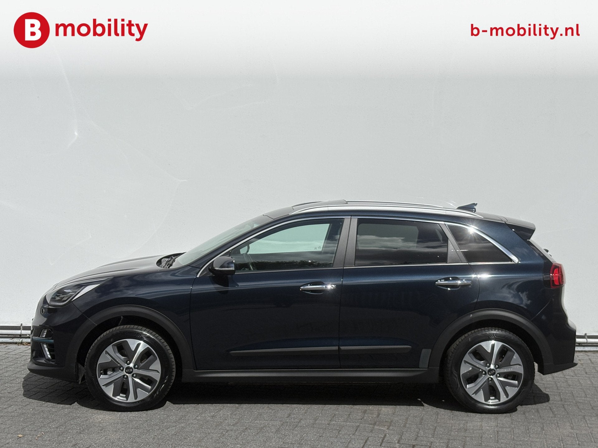 Kia e-Niro DynamicPlusLine 64 kWh Trekhaak Schuif/kanteldak, Auto's, Kia, Dealer onderhouden, Gebruikt, Zwart, 1712 kg