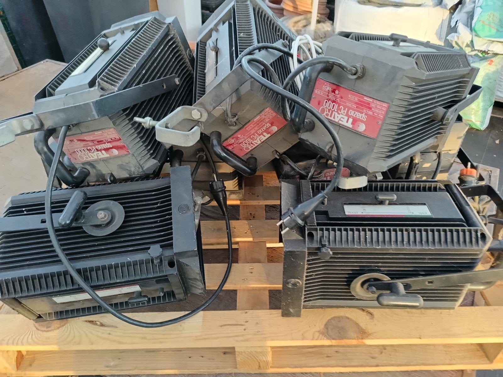 Teatro Spacio PC 1000 theater spots (6 werkend, 2 defect), Ophalen, Gebruikt