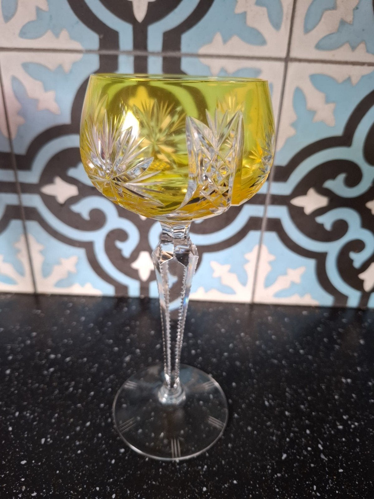 Vintage kristal wijnglas limoengeel, Antiek en Kunst, Ophalen of Verzenden