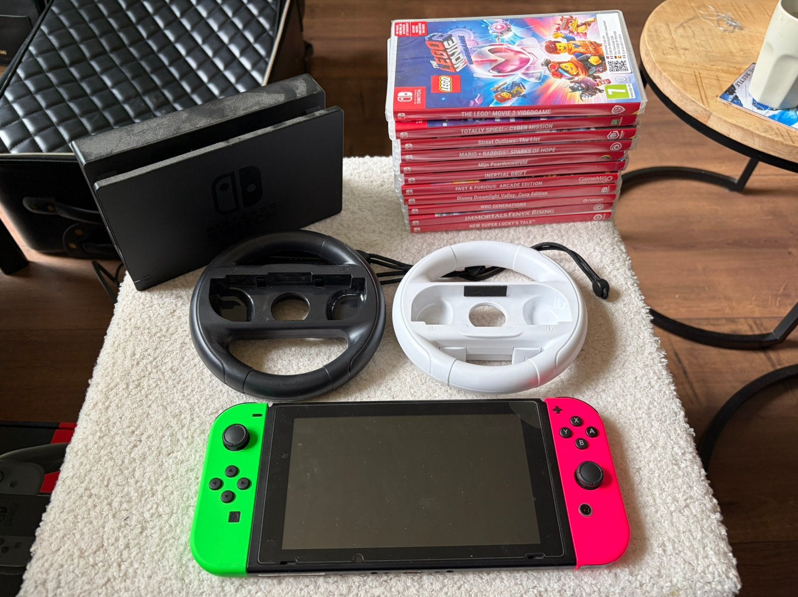 Nintendo Switch met games en stuurtjes, Ophalen, Met games, Met 2 controllers, Zo goed als nieuw