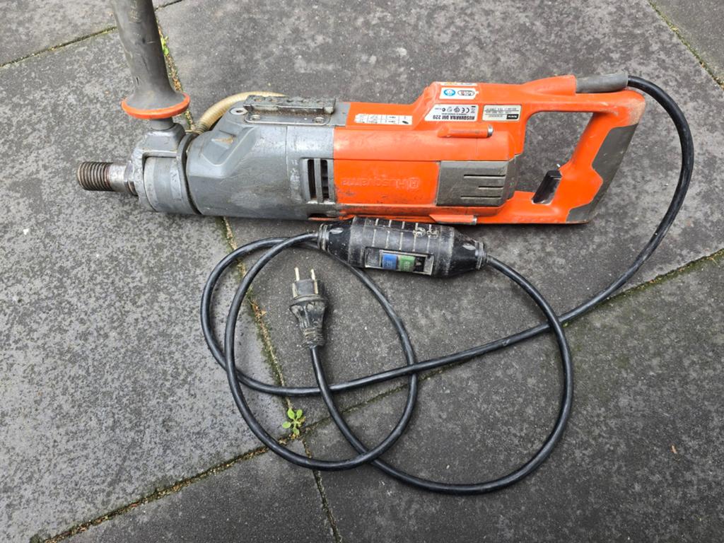 Husqvarna DM 220 diamantboormachine, Ophalen of Verzenden, Gebruikt, 600 watt of meer, Boormachine