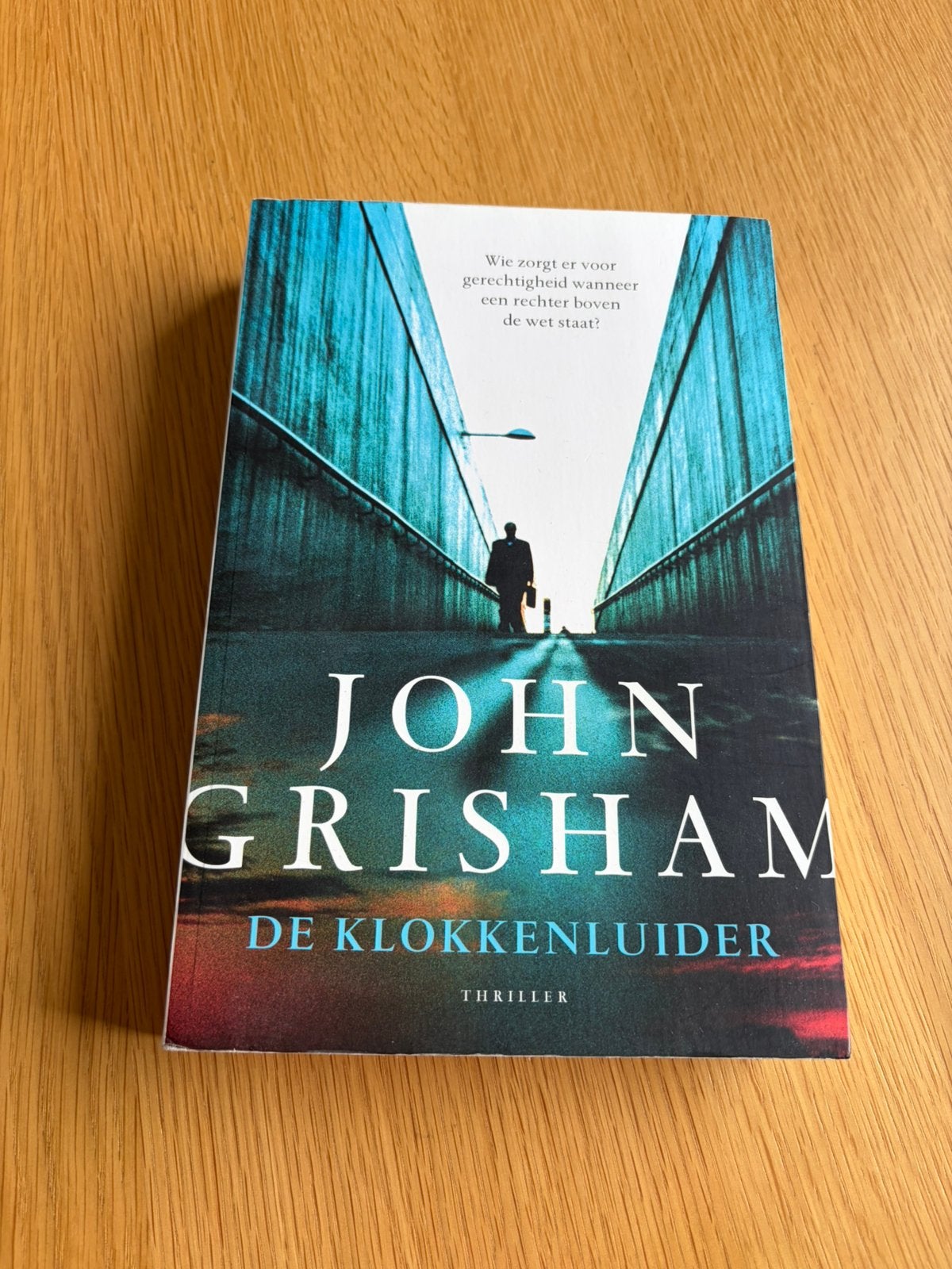 John Grisham - De klokkenluider, Ophalen of Verzenden, Zo goed als nieuw, John Grisham