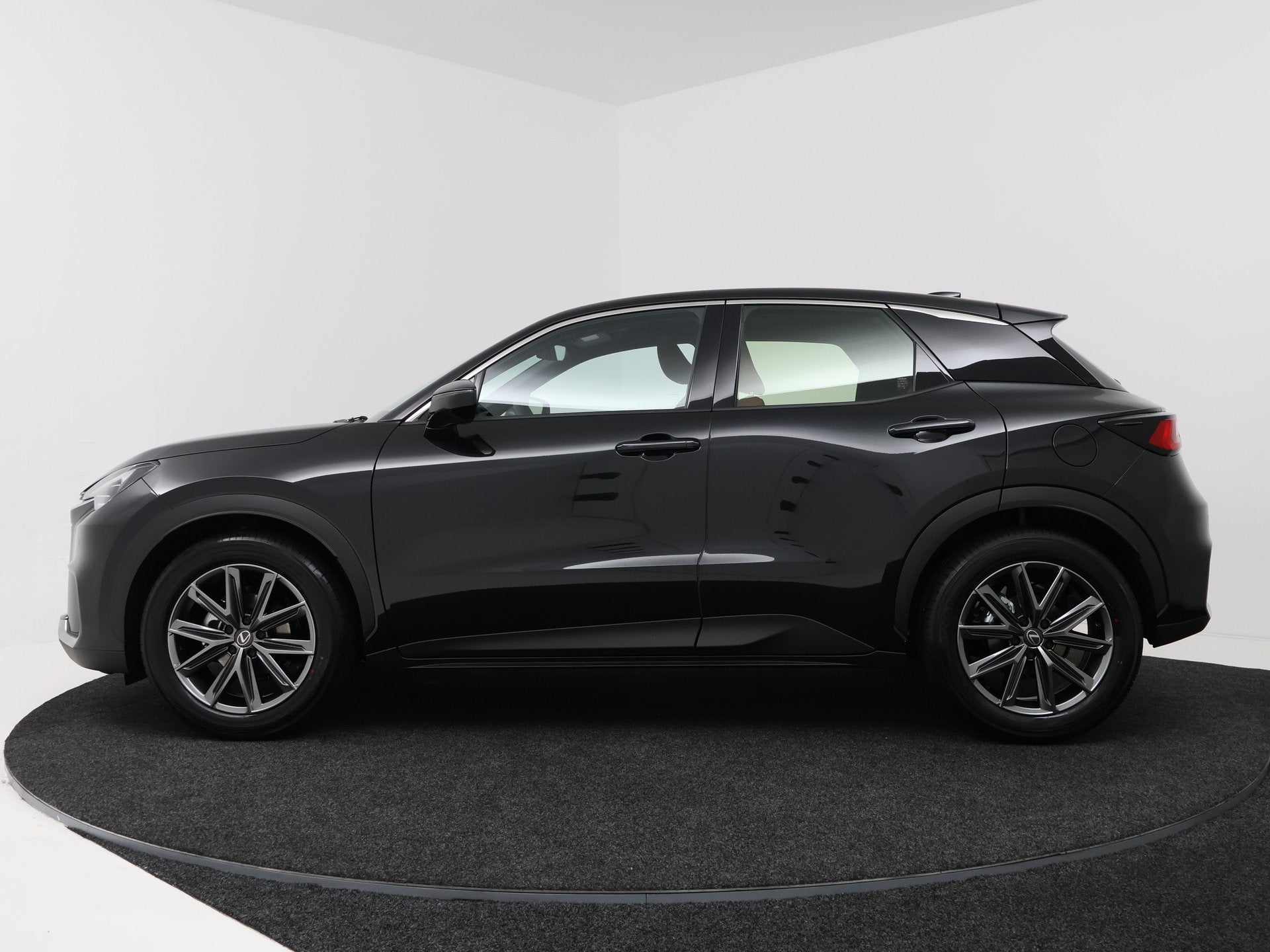 Lexus LBX Relax 2WD | Tech Pack | (bj 2026, automaat), Auto's, 12 maanden, 136 pk, Gebruikt, Zwart