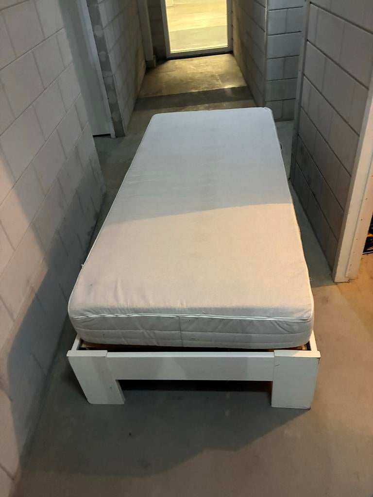 Eenpersoonsbed 90x200 wit met lattenbodem en matras, Ophalen, Gebruikt, 90 cm, Eenpersoons