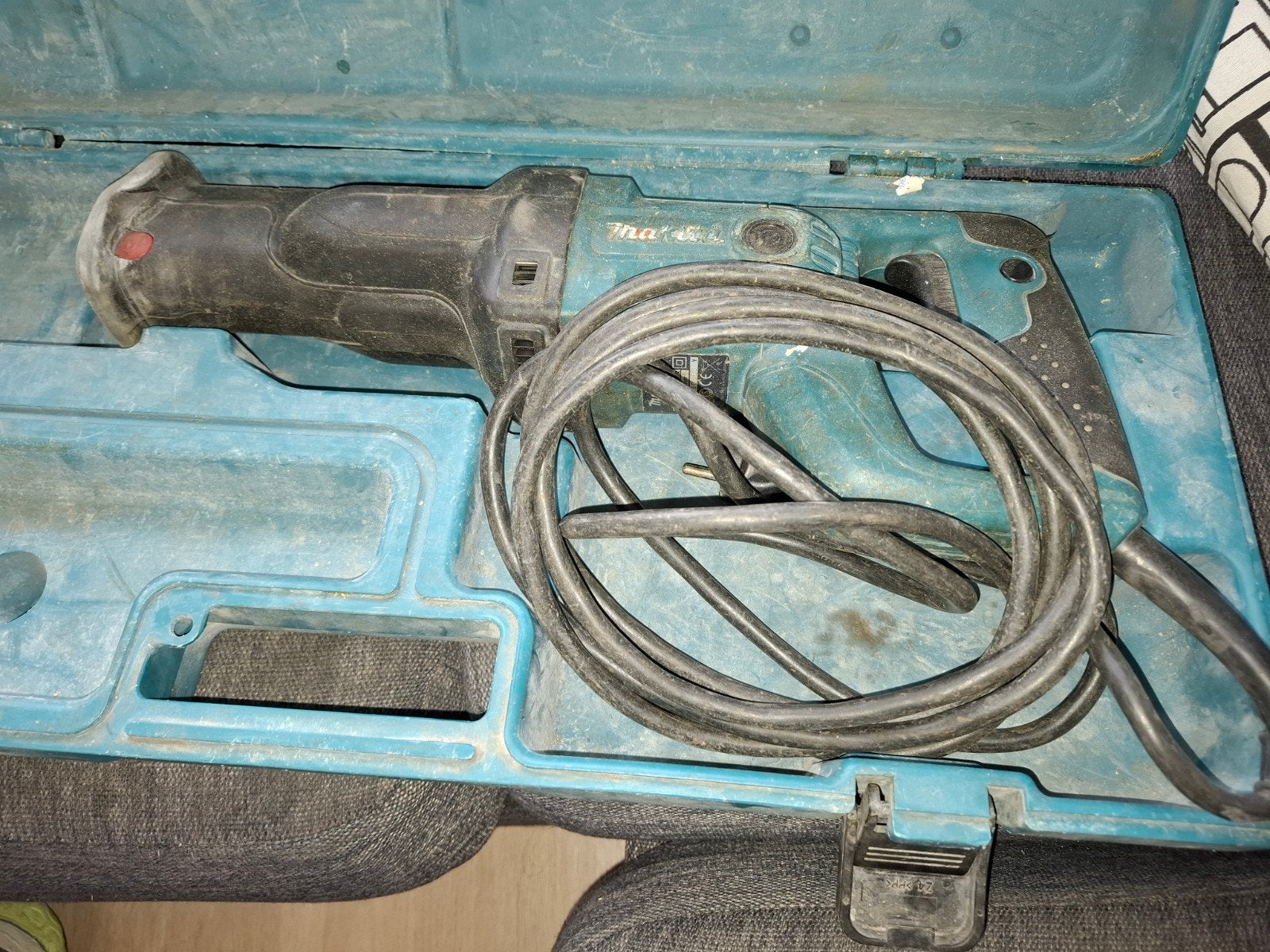 Makita Reciprozaag in koffer, Gebruikt, 70 mm of meer, 600 tot 1200 watt, Ophalen of Verzenden