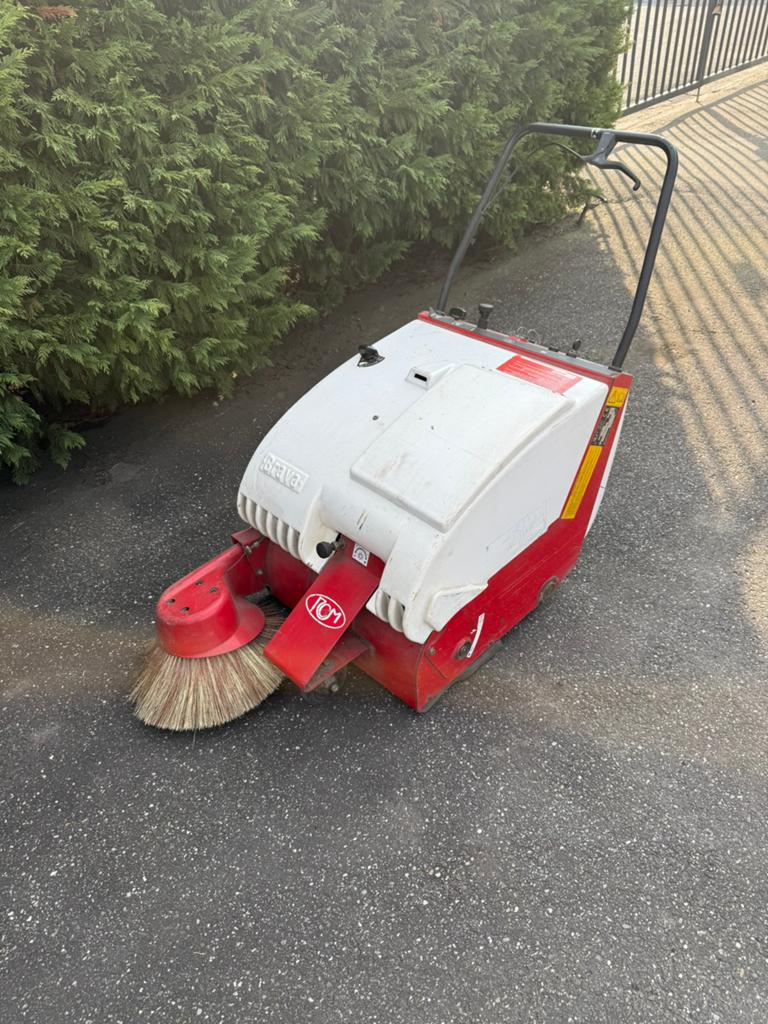 Rcm veeg zuigmachine zelfrijdend op 12 volt gel batterij, Ophalen