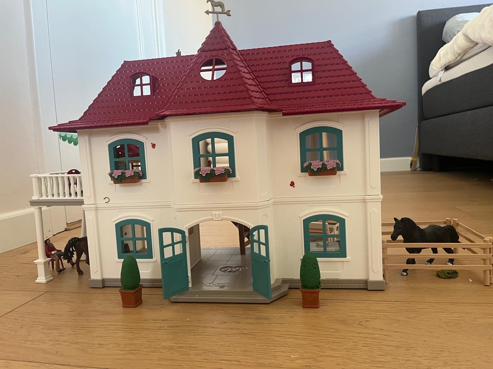 Schleich Paardenstal met Woonhuis en Accessoires, Ophalen of Verzenden, Zo goed als nieuw, Poppenhuis