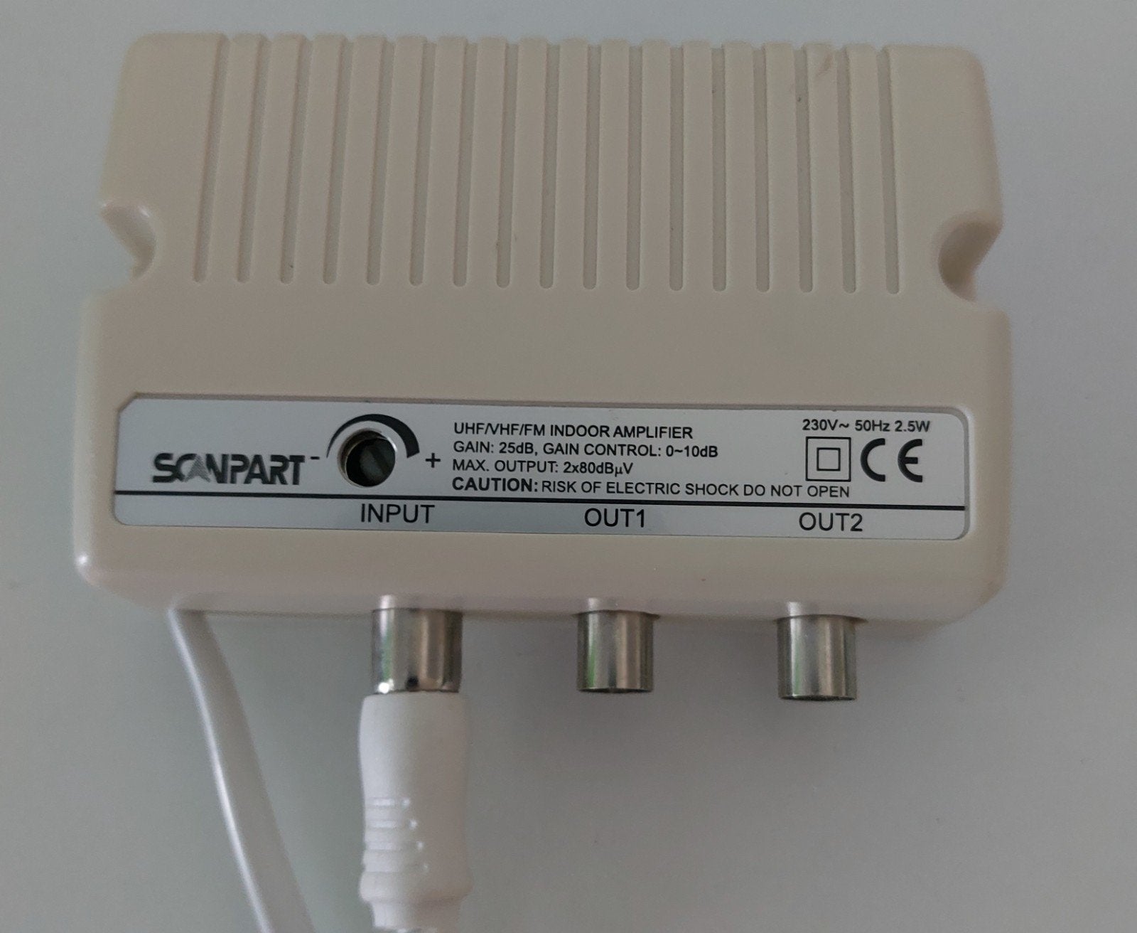 Tv antenne signaal versterker, Ophalen of Verzenden, Zo goed als nieuw, Coaxiale kabel