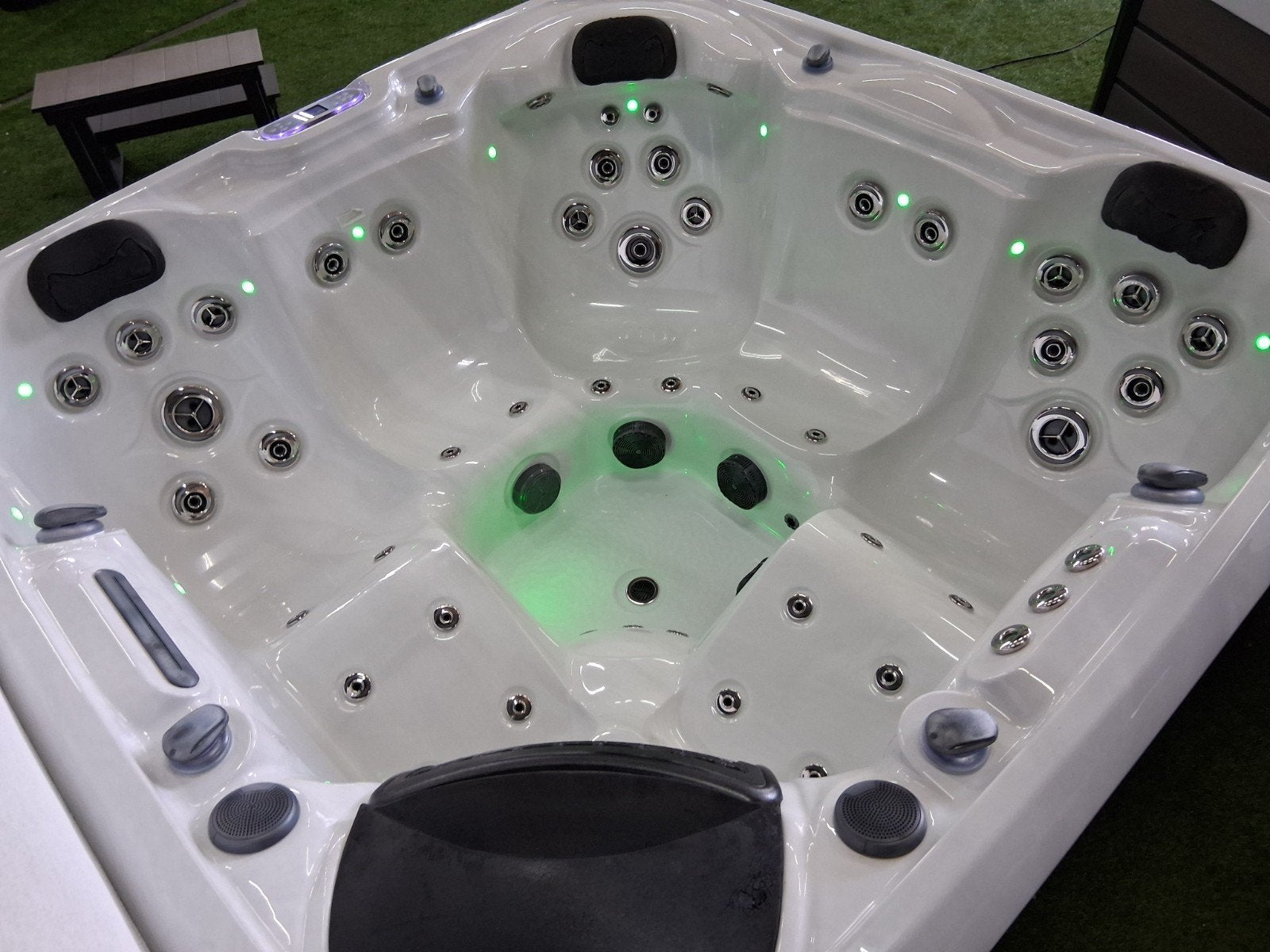 Foto 8 van Balboa jacuzzi 2 ligplaatsen audio spa + bezorging&garantie