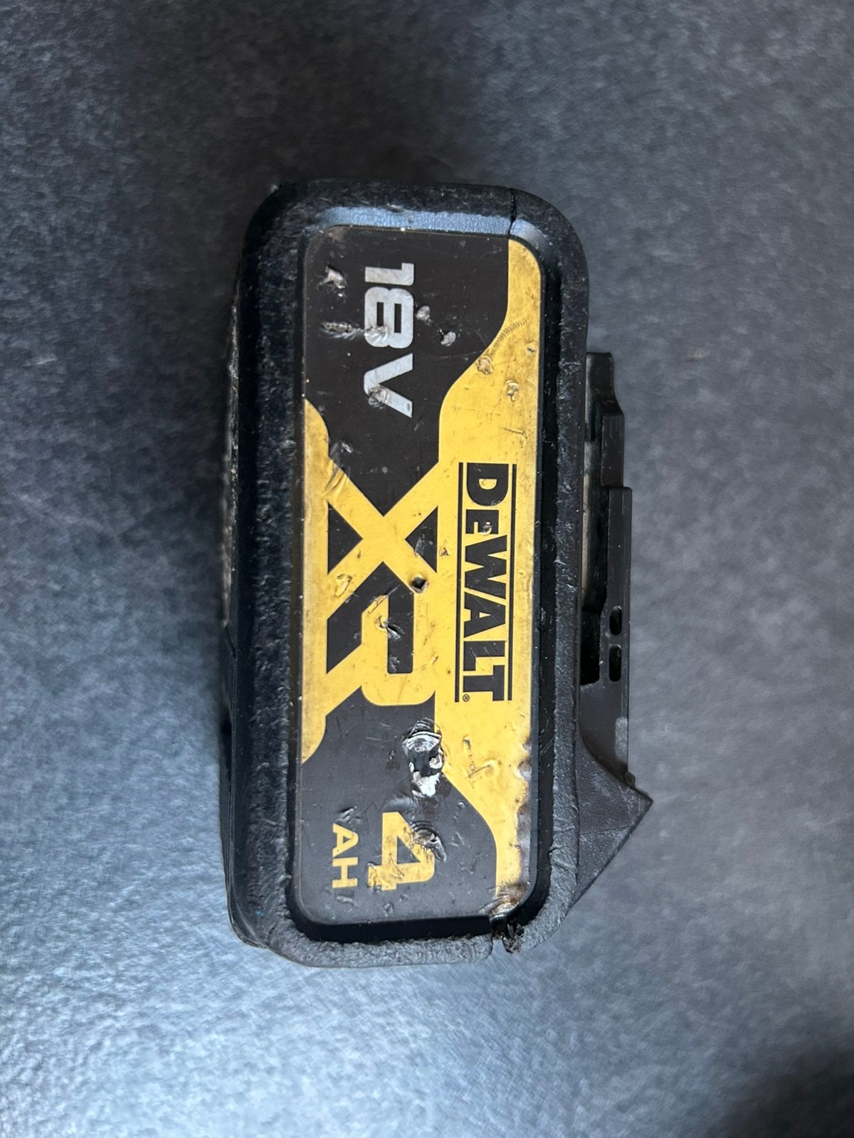 Dewalt accu 4ah, Ophalen of Verzenden, Gebruikt