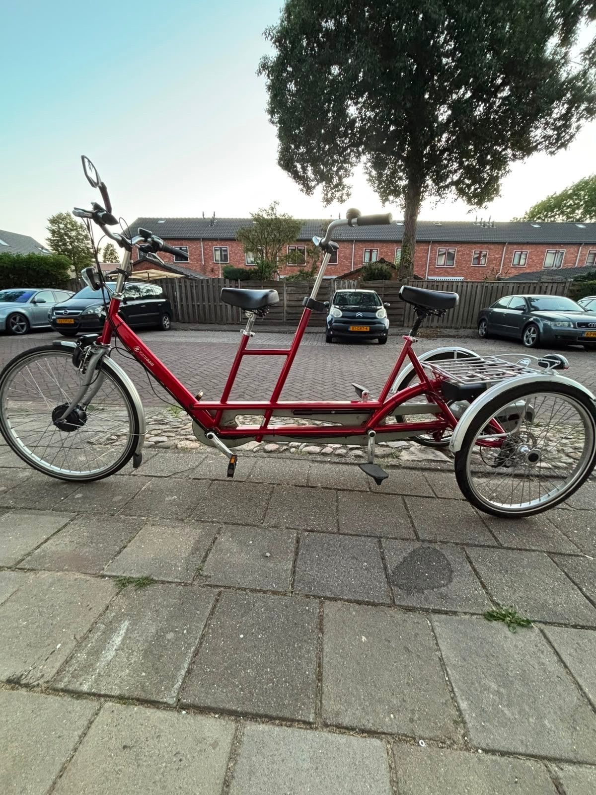 Elektrische tandem driewieler - Slechts 974 km!, Fietsen en Brommers, Fietsen | Driewielfietsen, Ophalen, Zo goed als nieuw, Velgrem