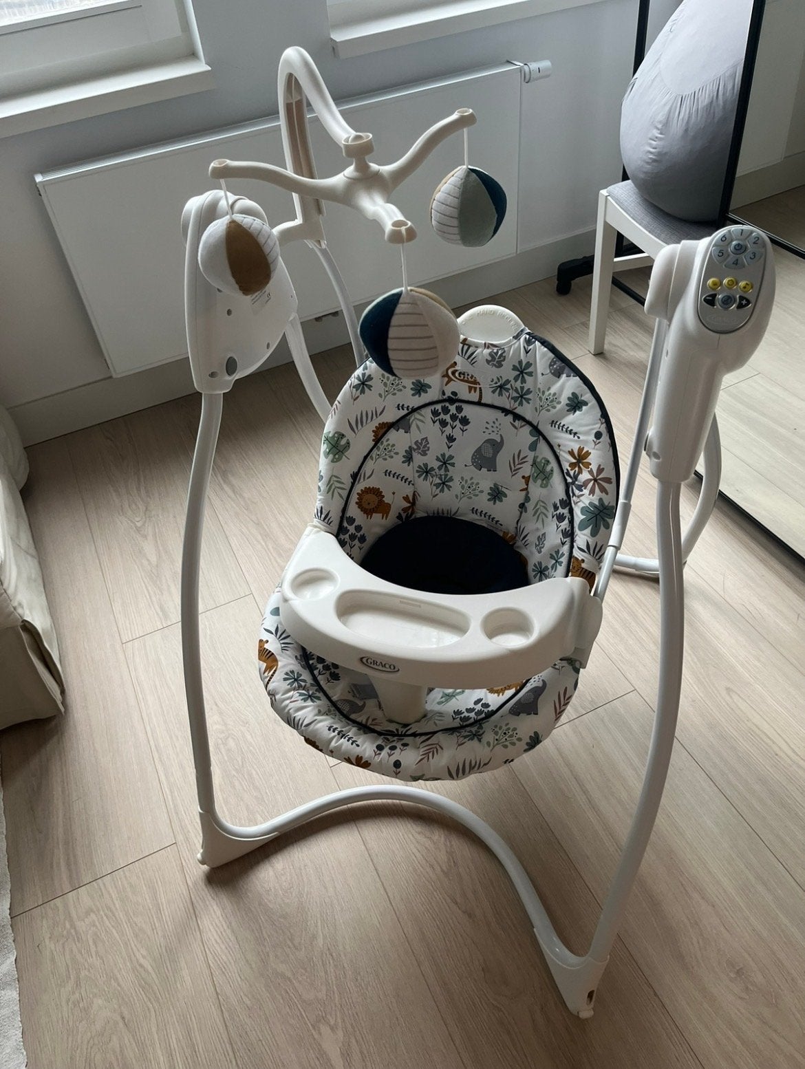 Graco schommelstoel/wipstoel met muziek en trilfunctie, Ophalen, Zo goed als nieuw, Schommelstoel, Met gordel(s) of riempje(s)