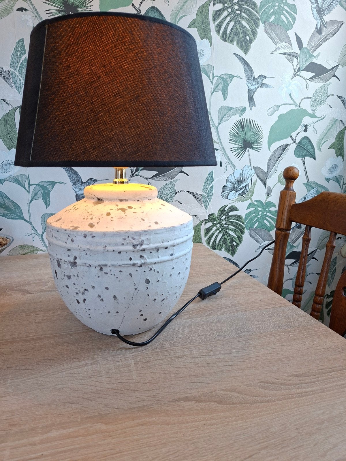 Grote tafellamp met stenen voet., Gebruikt, Wit, Ophalen of Verzenden, Sfeerlamp